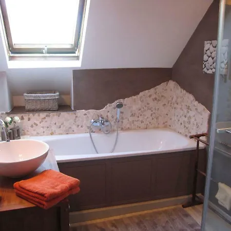 La Romaine Dog Included Proche De